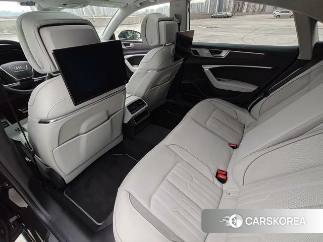 Audi A7L id 4190565 из Китая 19