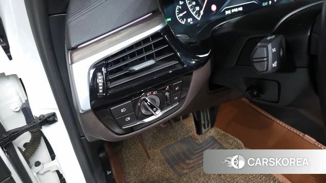 BMW 5 Series (G30) id 4203556 из Кореи 19