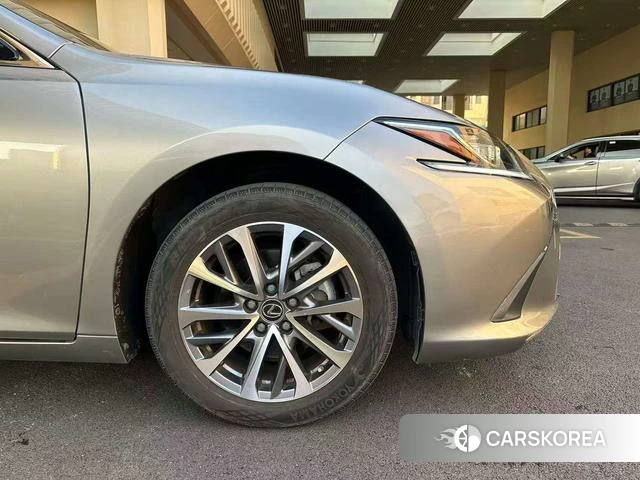 Lexus ES id 4277365 из Китая 19