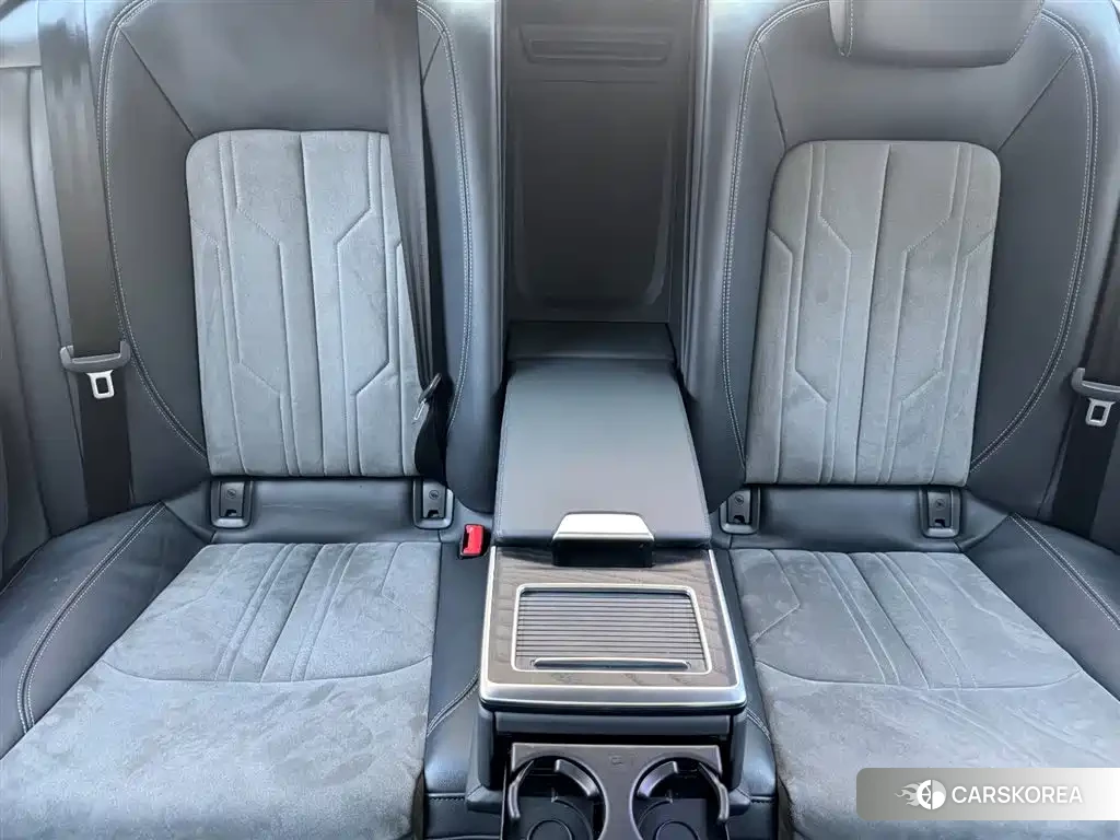 Audi A6L id 4546562 из Китая 19