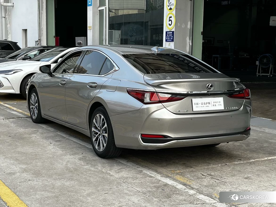 Lexus ES id 4515207 из Китая 19