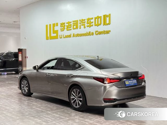Lexus ES id 4273980 из Китая 20
