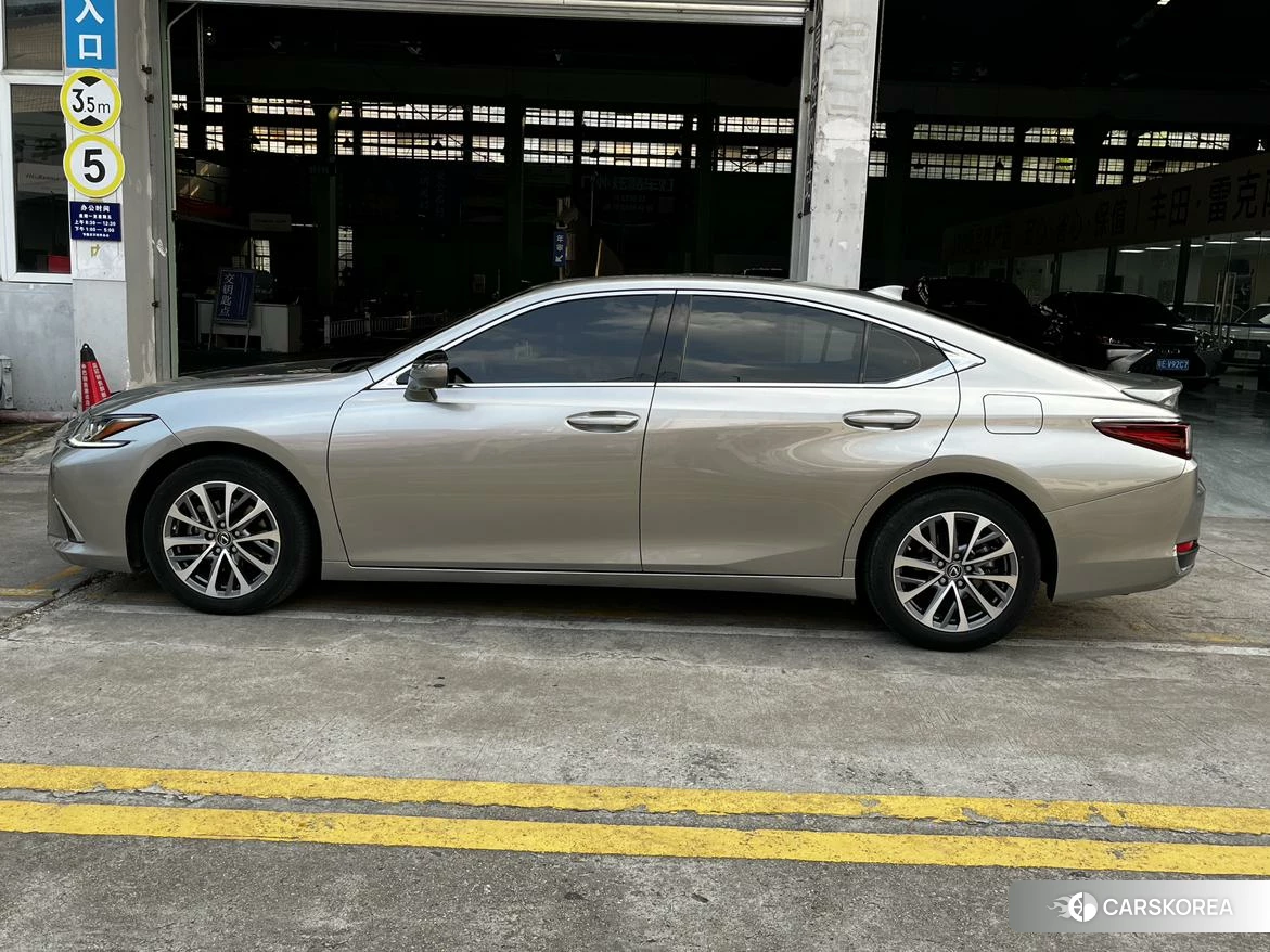 Lexus ES id 4515207 из Китая 20