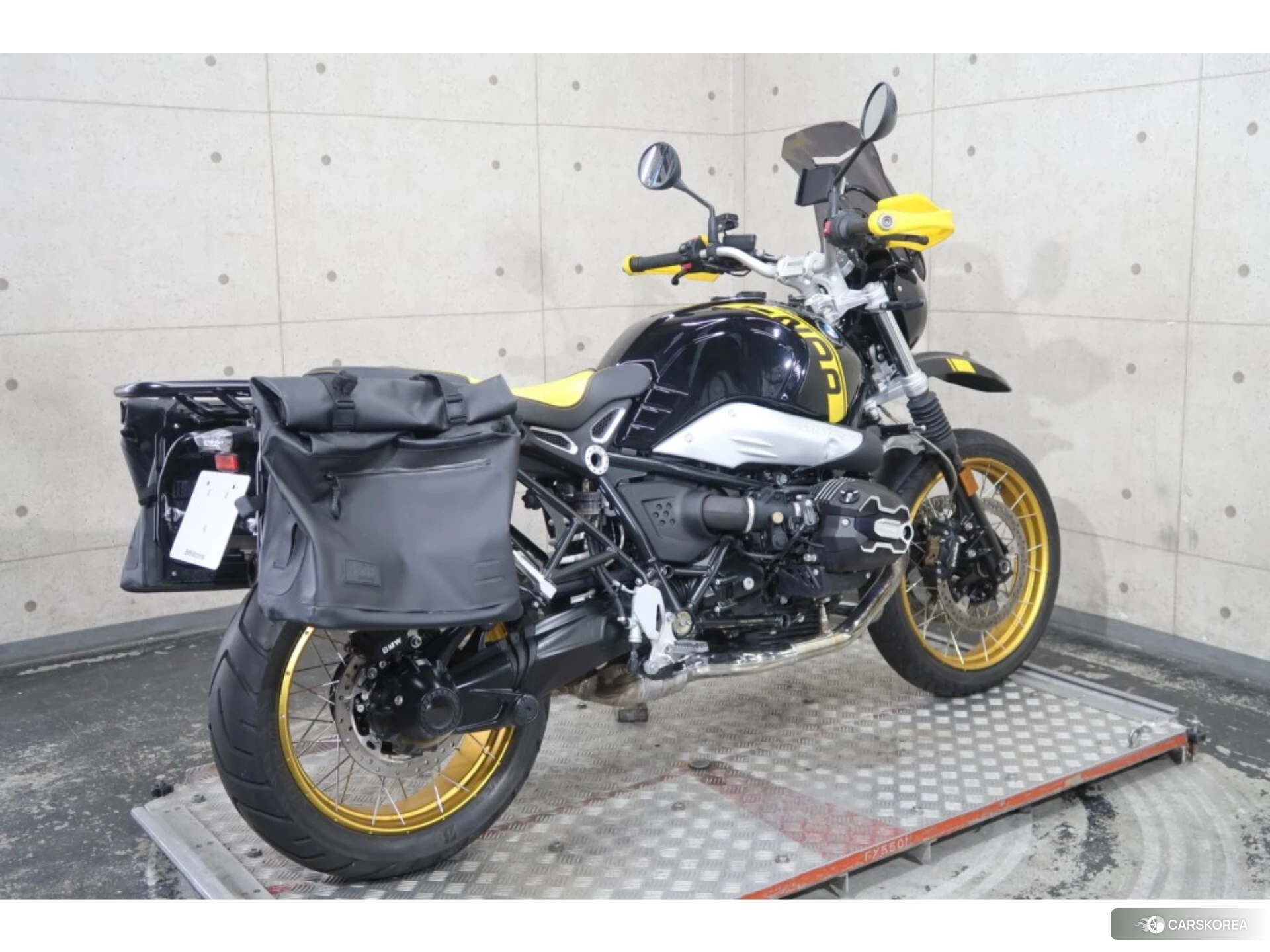 BMW R NINE T URBAN GS id 4379943 из Японии 20