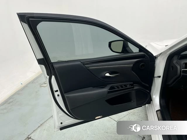 Lexus ES id 4274715 из Китая 20