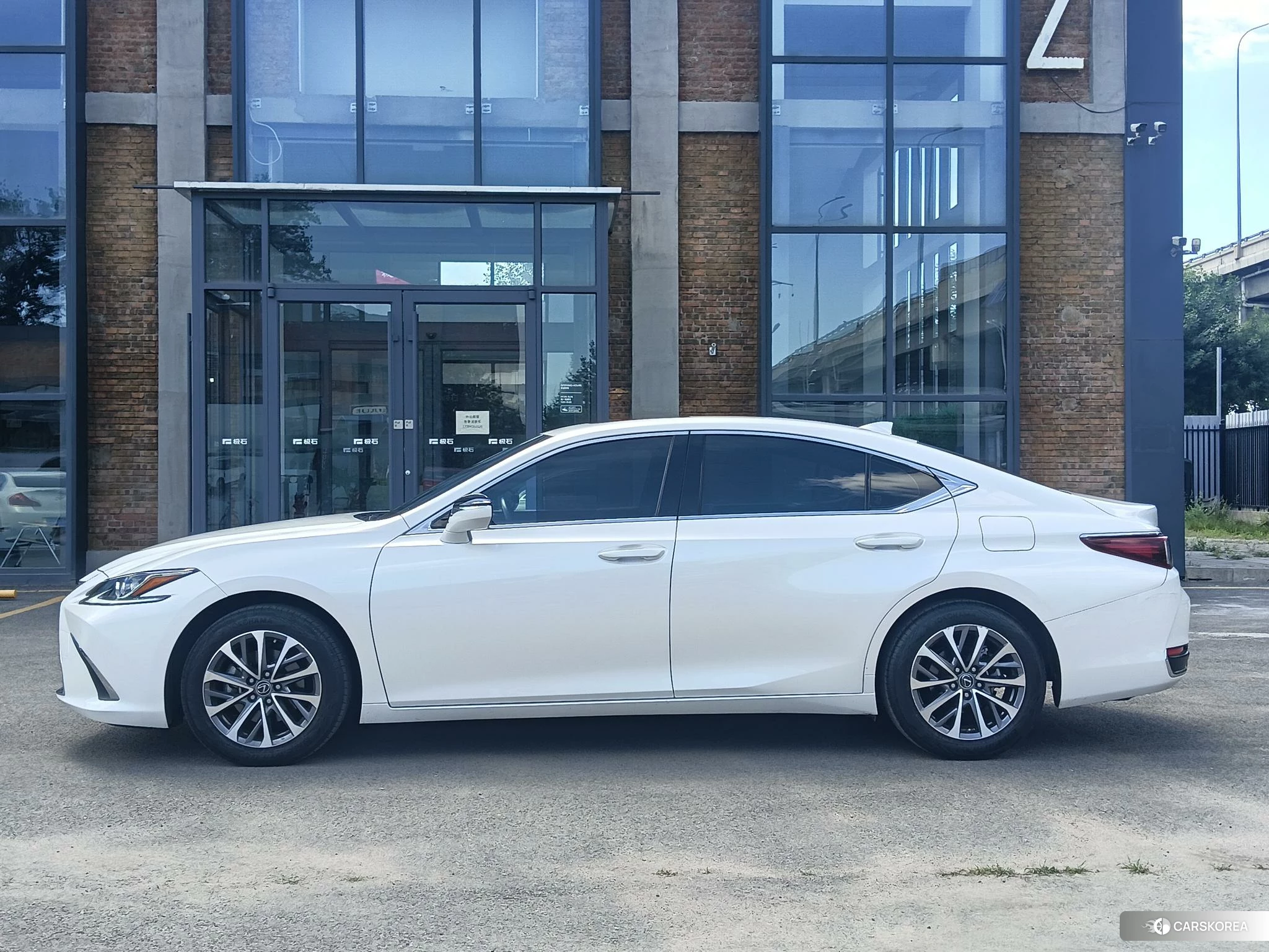 Lexus ES id 4420309 из Китая 20
