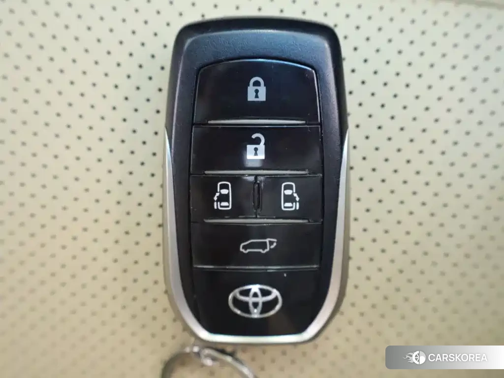 Toyota Elfa id 4686174 из Китая 20