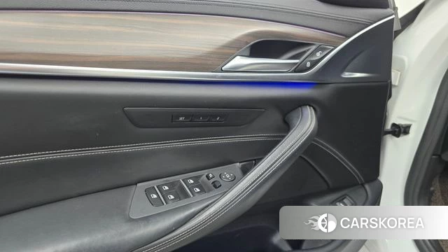 BMW 5 Series (G30) id 4530860 из Кореи 20
