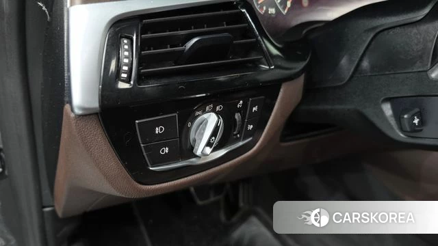 BMW 5 Series (G30) id 4865224 из Кореи 20