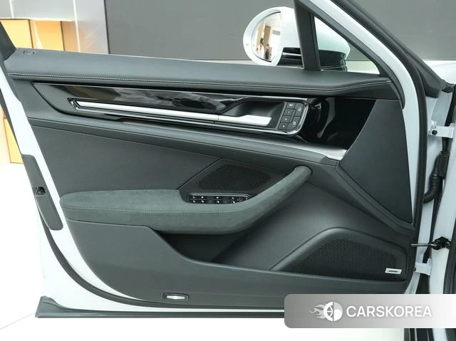 Porsche Panamera id 3920495 из Китая 20