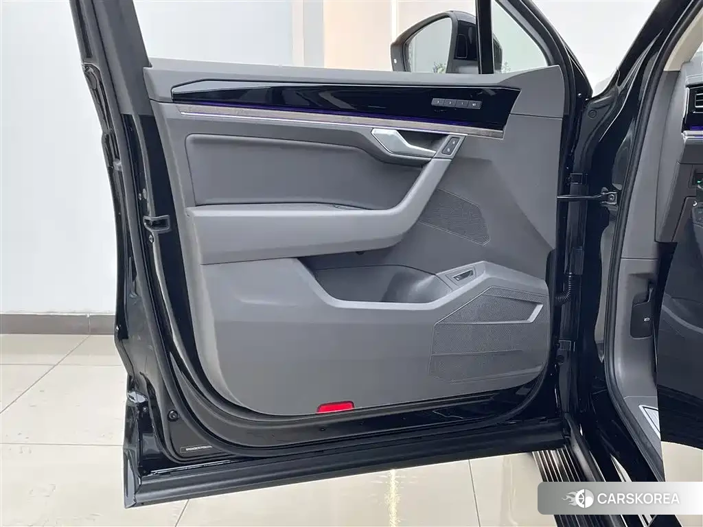Volkswagen Touareg id 4577448 из Китая 20