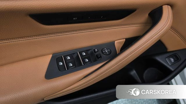 BMW 5 Series (G30) id 4531097 из Кореи 20