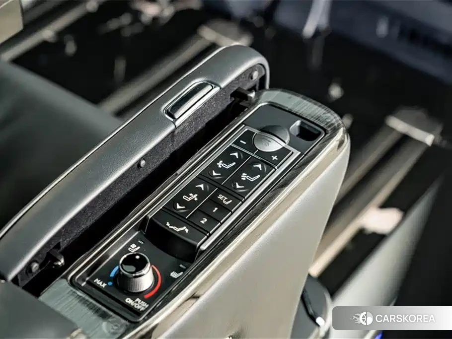 Lexus LM id 4589086 из Китая 20