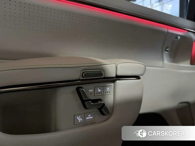 Lexus LM id 4272242 из Китая 20