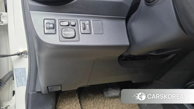 Toyota Prius C id 4759945 из Кореи 20