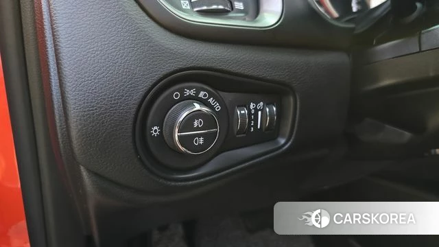 Jeep Renegade id 4530575 из Кореи 20
