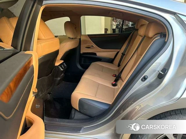 Lexus ES id 4277365 из Китая 20