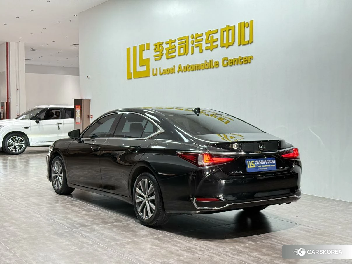 Lexus ES id 4505015 из Китая 20