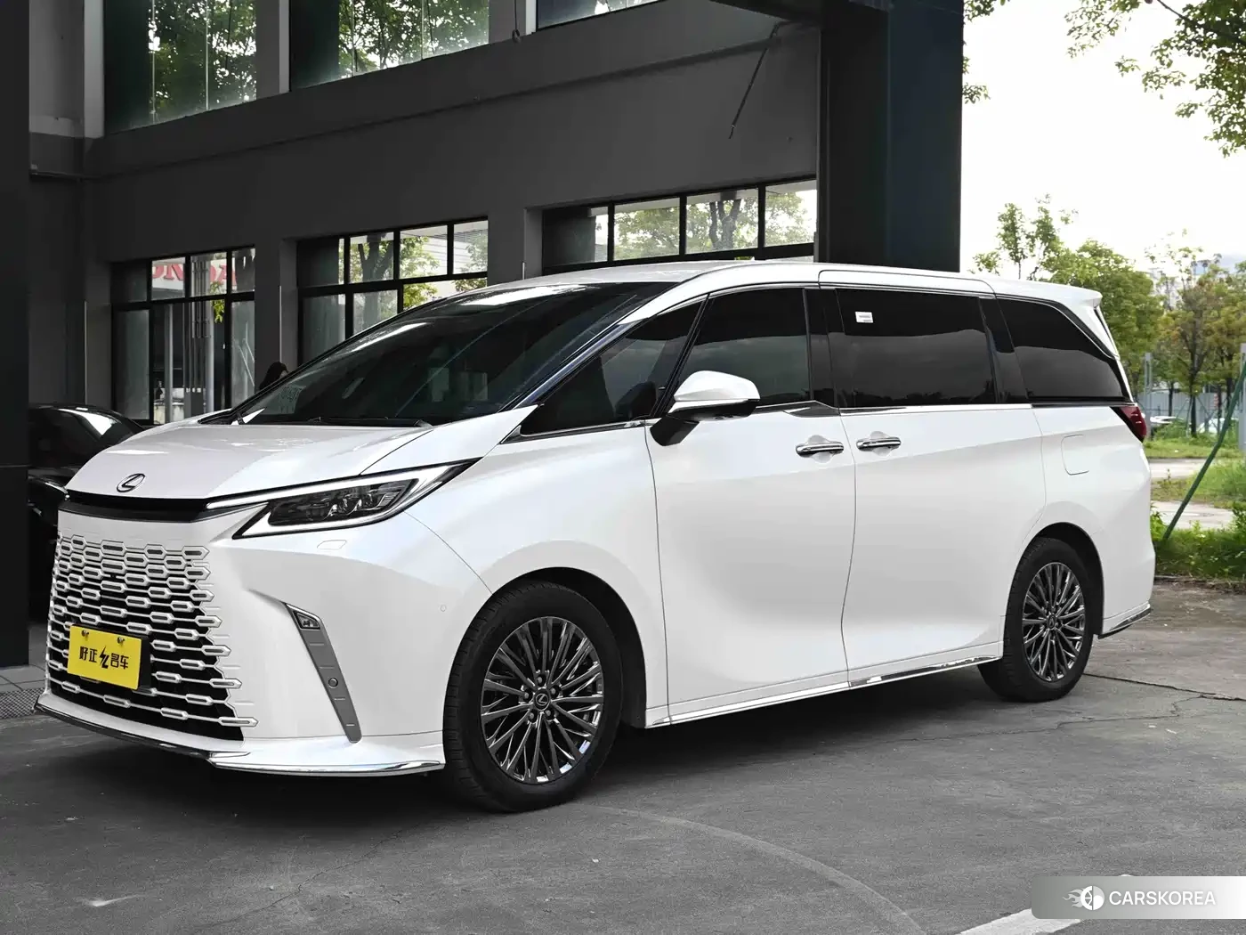 Lexus LM id 4685865 из Китая 20