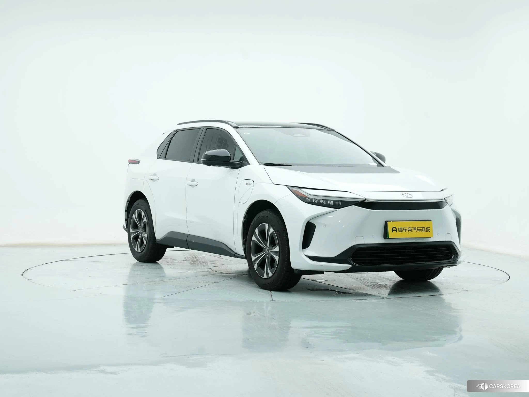 Toyota bZ4X 2023 Белый из Китая, фото 4
