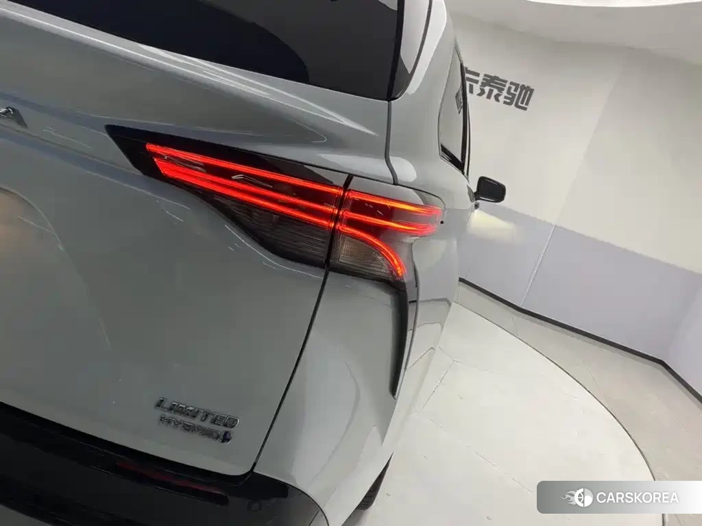 Toyota Sienna id 4629671 из Китая 20