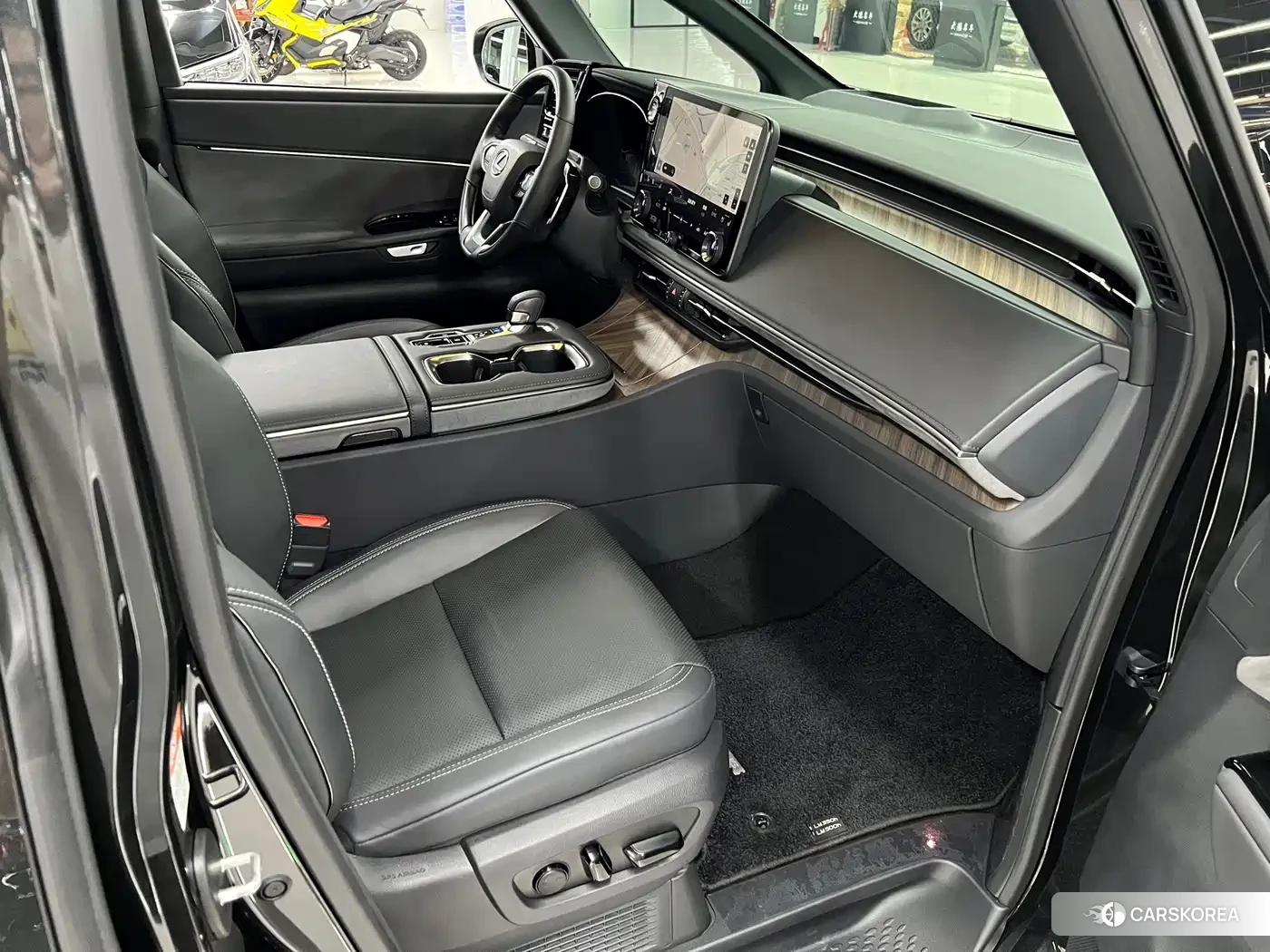 Lexus LM id 4664486 из Китая 20