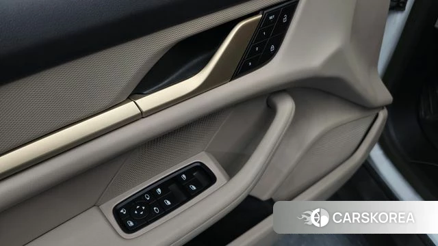 Porsche Taycan id 4230867 из Кореи 20