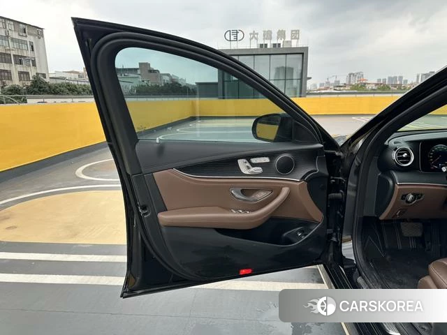 Mercedes-Benz E-class PHEV id 4260932 из Китая 20