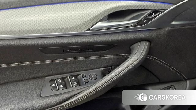 BMW 5 Series (G30) id 4397789 из Кореи 20