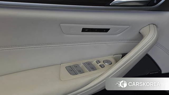 BMW 5 Series (G30) id 4864930 из Кореи 20