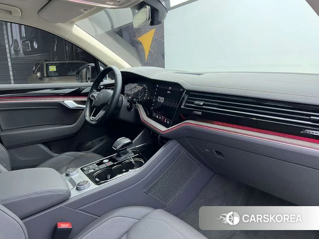Volkswagen Touareg id 4213114 из Китая 20