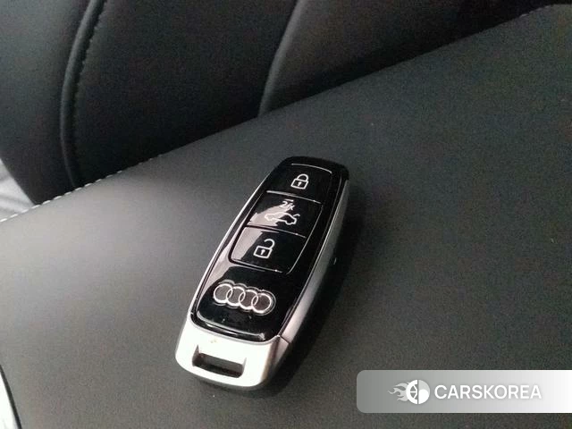Audi A6L id 4277183 из Китая 20
