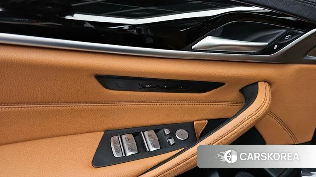 BMW 5 Series (G30) id 4244557 из Кореи 21
