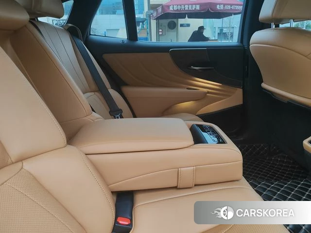 Lexus LS id 4261867 из Китая 21