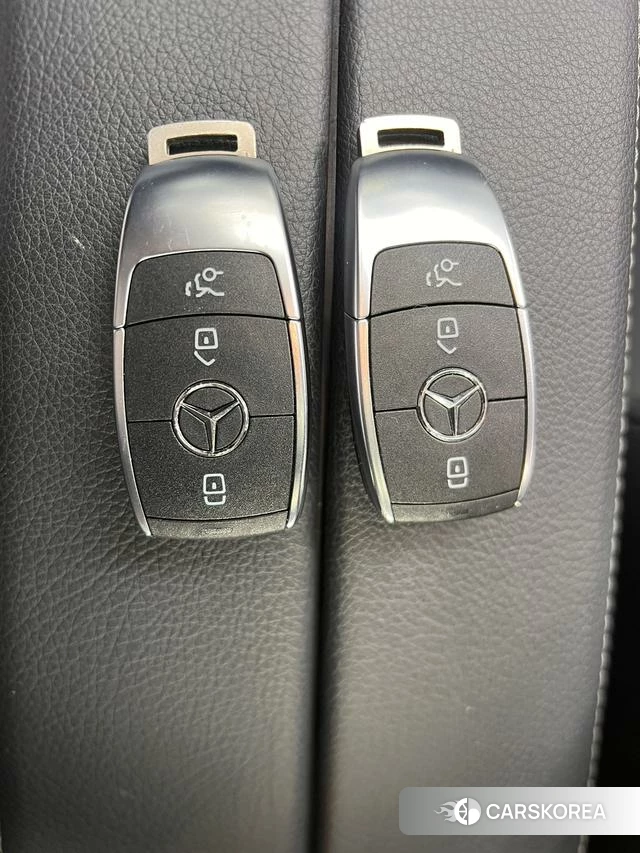 Mercedes-Benz GLB id 4290996 из Китая 21