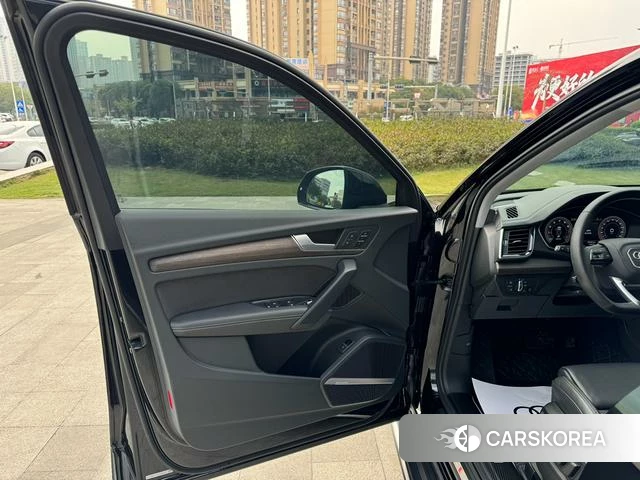 Audi Q5L id 3857940 из Китая 21