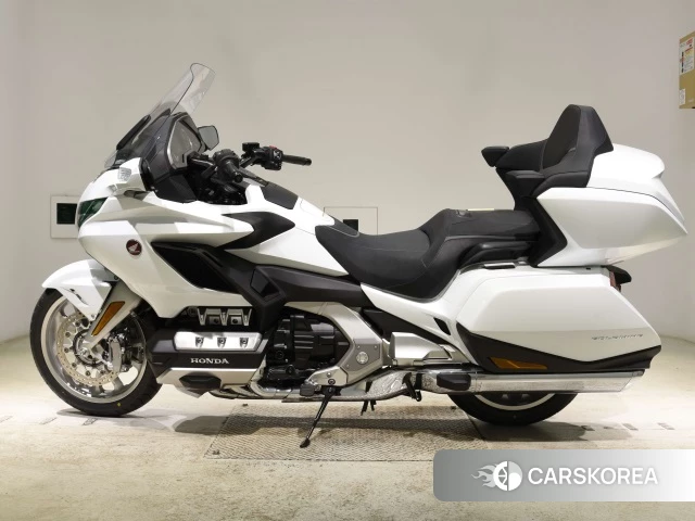 Проданный Honda GL1800 TOUR DCT 2026 из Японии