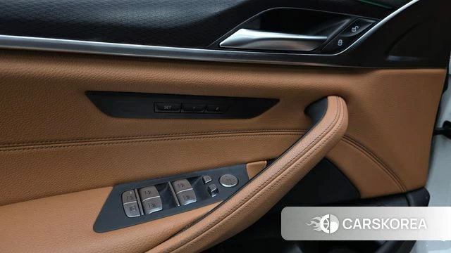 BMW 5 Series (G30) id 4783982 из Кореи 21