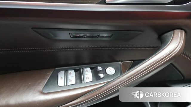 BMW 5 Series (G30) id 4937235 из Кореи 21