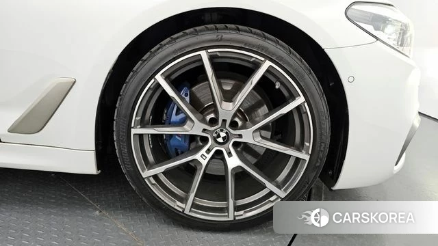 BMW 5 Series (G30) id 4246274 из Кореи 21