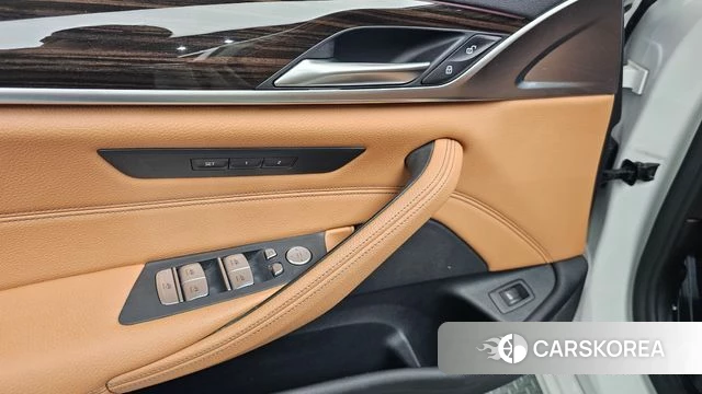 BMW 5 Series (G30) id 4586157 из Кореи 21