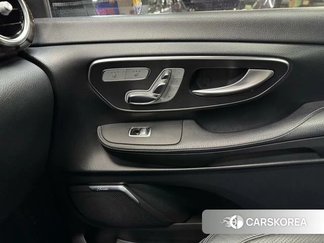 Mercedes-Benz V-class id 4208857 из Китая 21