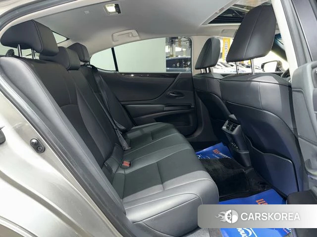 Lexus ES id 4261643 из Китая 21