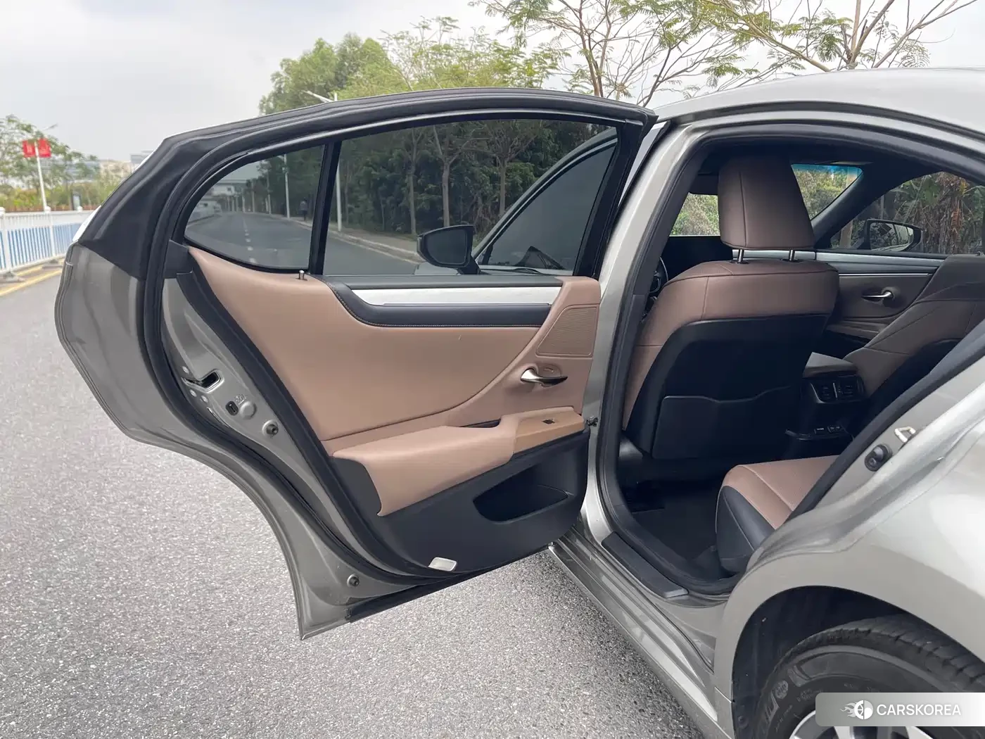 Lexus ES id 4565234 из Китая 21