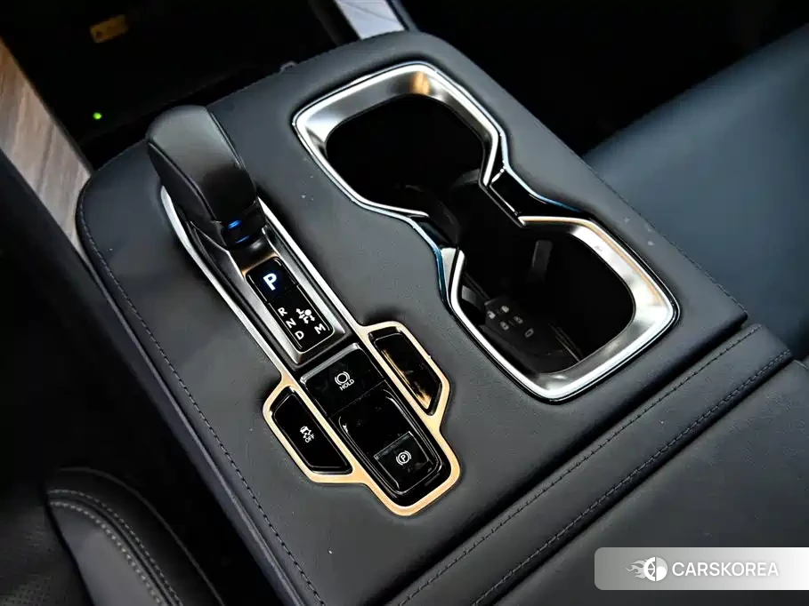 Lexus LM id 4589114 из Китая 21