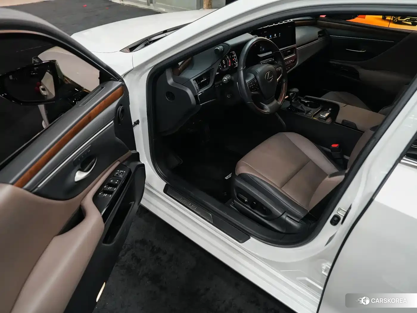 Lexus ES id 4539106 из Китая 21