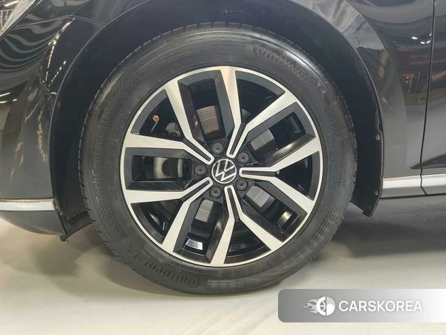 Volkswagen Magotan id 4290499 из Китая 21