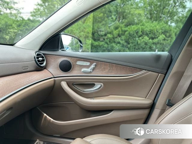 Mercedes-Benz E-class id 4393247 из Китая 21