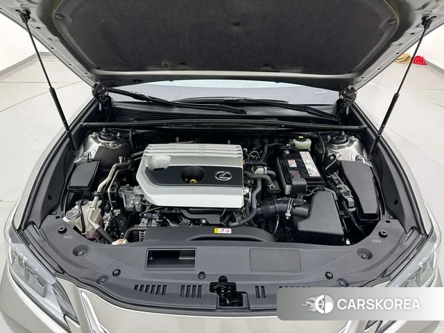 Lexus ES id 4254170 из Китая 21