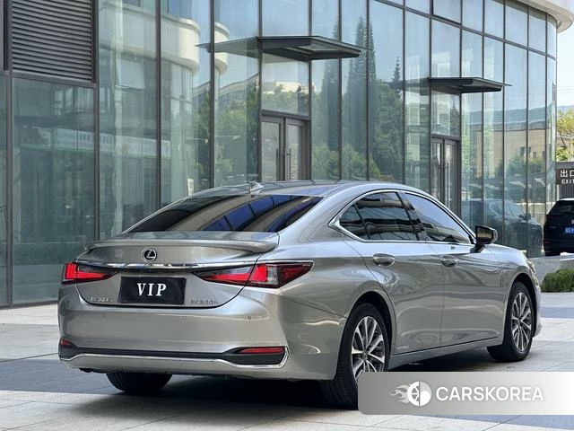 Lexus ES id 4220878 из Китая 21
